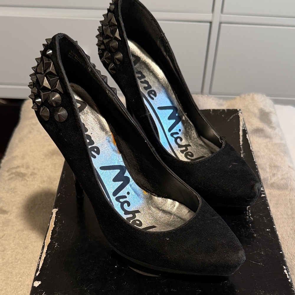 Anne Michelle Black Studded Pumps